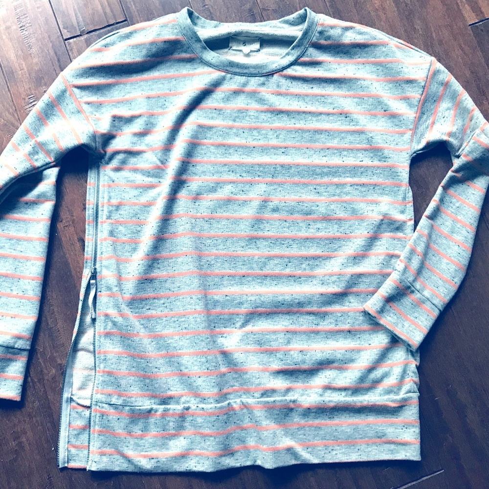 Trendy Lou & Grey side zip top